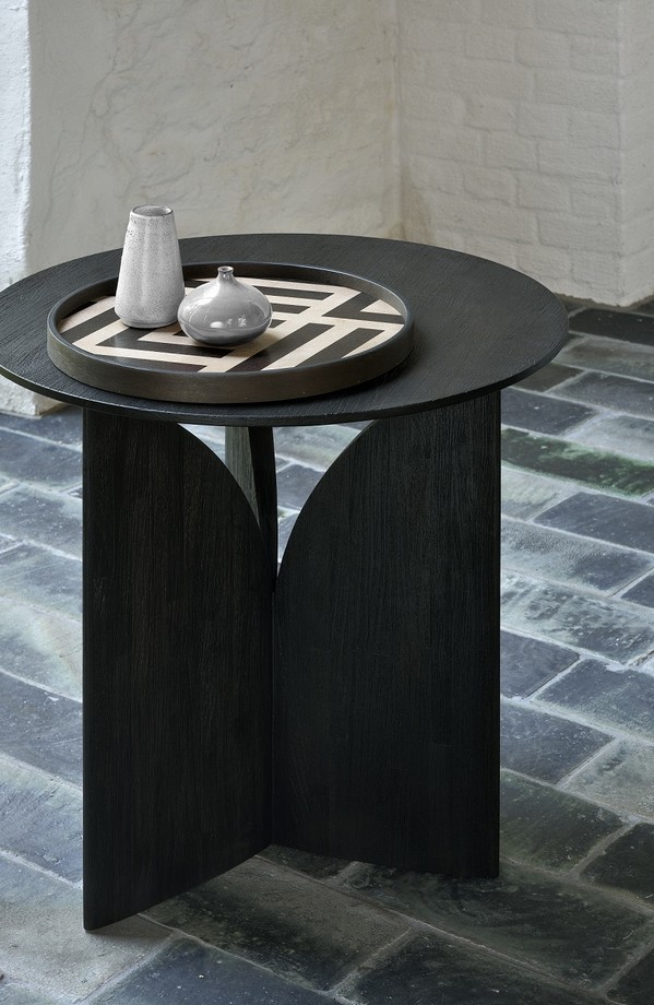 Table d'appoint en teck noir vernis FIN Ethnicraft