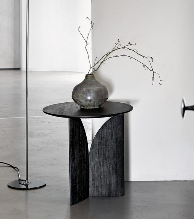 Table d'appoint en teck noir vernis FIN Ethnicraft