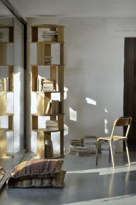 Bibliothèque Colonne STAIRS Ethnicraft en bois massif