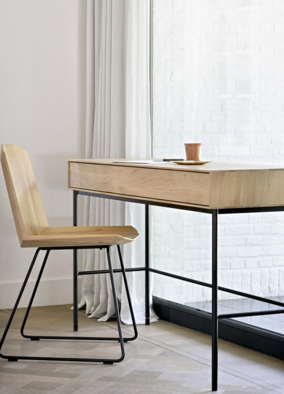 Bureau Whitebird en chêne et pieds en métal noir Ethnicraft Nantes