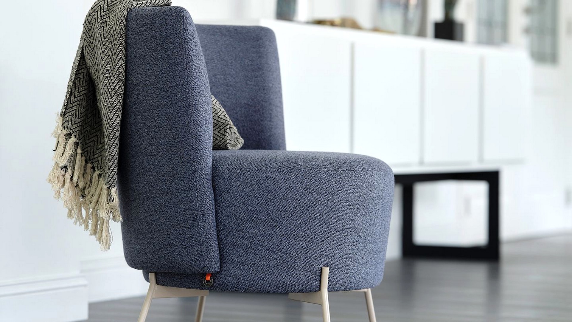 meubles mobitec : fauteuil en tissu bleu BOLERO