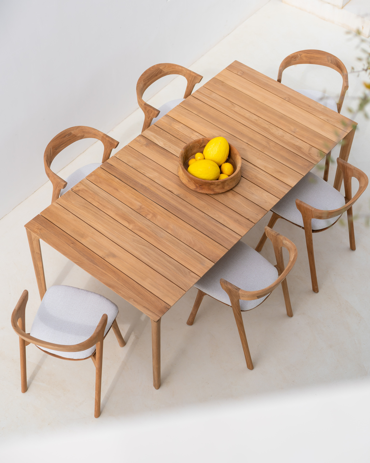 Table BOK repas extérieur avec chaises Ethnicraft - Label Maison