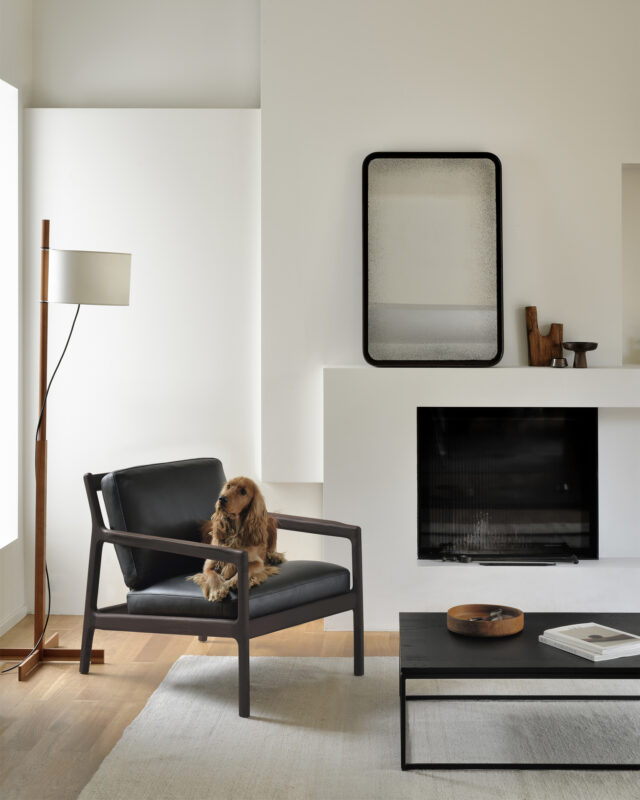 Fauteuil noir Ethnicraft, chez Label Maison Nantes